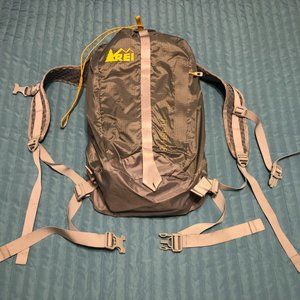 REI flash 18 pack backpack titanium gray hydration compatible
